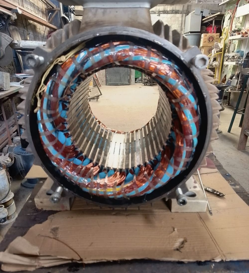 Estator de motor AC con bobinado terminado