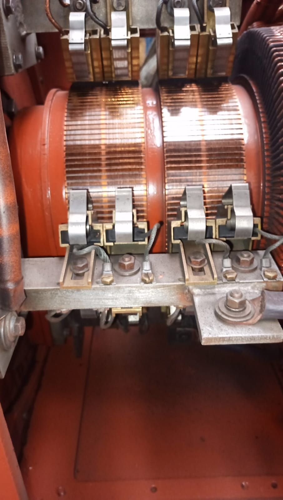 Colector y porta-carbones de motor DC
